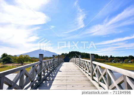 Tsuru no Maihashi, Japan's longest wooden bridge, Tsugaru Fuji Iwakiyama, Tsuruta Town, Aomori Prefecture Tsuru no Maihashi, Japan's longest wooden bridge, Tsugaru Fuji Iwakiyama, Tsuruta Town, Aomori Prefecture 71184996