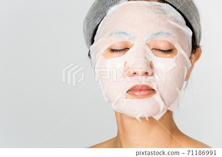 敷面膜的女人 71186991