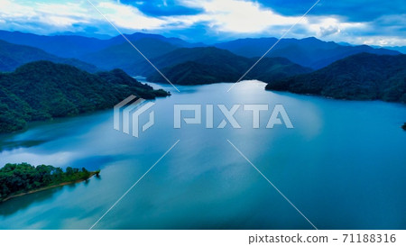 Aerial view of Thousand Island Lake 71188316