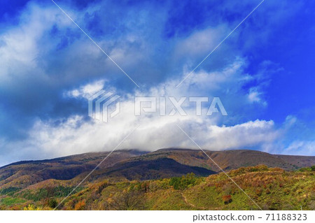 秋末從七重洲看到的文山秋葉宮城縣七重洲町 秋末從七重洲看到的文山秋葉宮城縣七重洲町 71188323