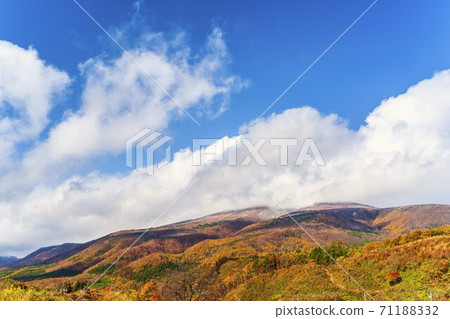 Mt. Fubo seen from Shichikashuku in late autumn, autumn leaves, Shichikashuku Town, Miyagi Prefecture Mt. Fubo seen from Shichikashuku in late autumn, autumn leaves, Shichikashuku Town, Miyagi Prefecture 71188332