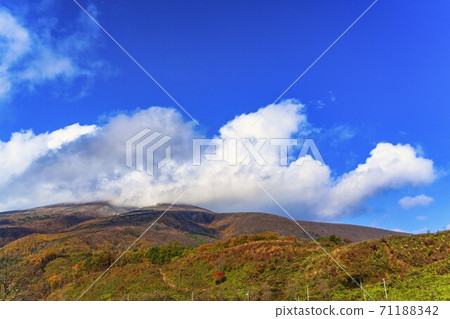 Mt. Fubo seen from Shichikashuku in late autumn, autumn leaves, Shichikashuku Town, Miyagi Prefecture Mt. Fubo seen from Shichikashuku in late autumn, autumn leaves, Shichikashuku Town, Miyagi Prefecture 71188342