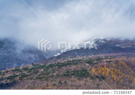 秋末從七重洲看到的文山秋葉宮城縣七重洲町 秋末從七重洲看到的文山秋葉宮城縣七重洲町 71188347