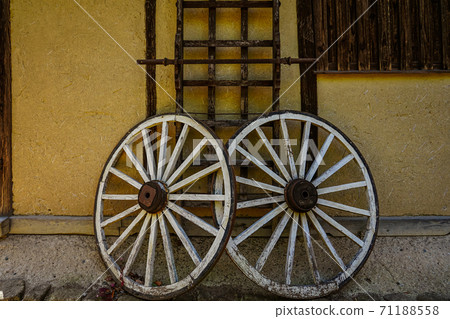 Cart of an old folk house Tsuzuki Minkaen (Otsuka Saikachi Ruins Park) Cart of an old folk house Tsuzuki Minkaen (Otsuka Saikachi Ruins Park) 71188558