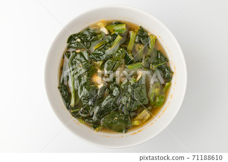 Spinach miso soup Spinach miso soup 71188610