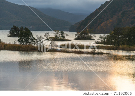 Akimoto Lake 71192066
