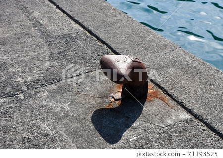 老博拉德繫泊柱 71193525