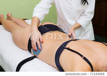 Myostimulation of the mouse on the buttocks. 71194988