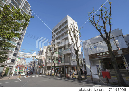 城市景觀：東京板橋區鳴沼站南口前的城市景觀 71195006