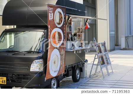 Various dishes kitchen car lunch takeout Various dishes kitchen car lunch takeout 71195363