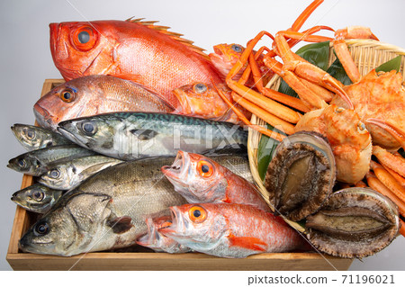 Assorted fish 71196021