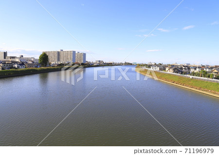 Nakagawa seen from Iizuka Bridge Adachi Ward (left hand) Katsushika Ward (right hand) 71196979