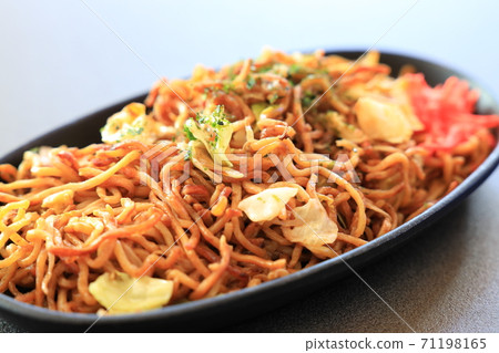 Delicious sauce fried noodles Delicious sauce fried noodles 71198165