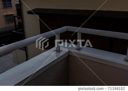 Dirt on the balcony railing 71198182