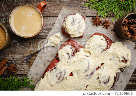 Homemade cinnamon rolls 71199608