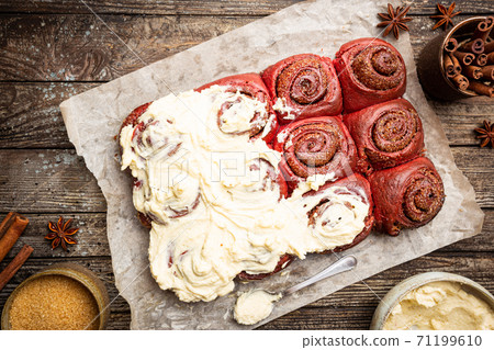 Homemade cinnamon rolls 71199610