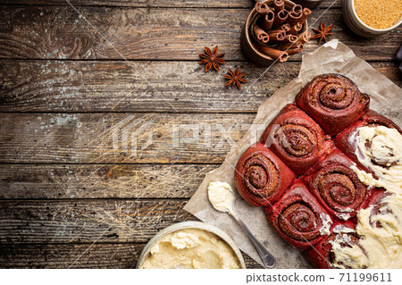 Homemade cinnamon rolls 71199611