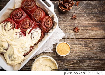 Homemade cinnamon rolls 71199613