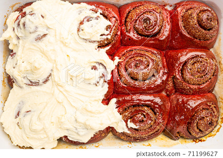 Homemade cinnamon rolls 71199627