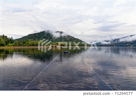 Autumnon Loch Fyne at Inveraray - Argyll - Scotland Autumnon Loch Fyne at Inveraray - Argyll - Scotland 71204577