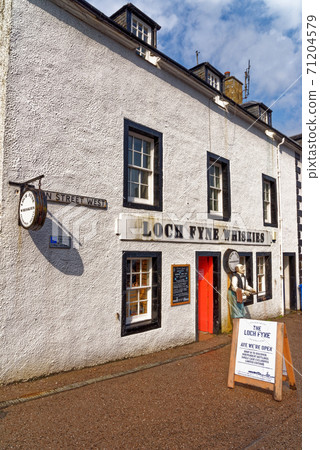 Loch Fyne Whiskies on main Street in the town centre - Inveraray - Argyll & Bute Loch Fyne Whiskies on main Street in the town centre - Inveraray - Argyll & Bute 71204579