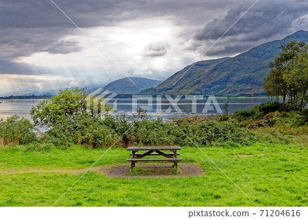Relaxing picnic area at Loch Linnhe - west coast Scotland 71204616