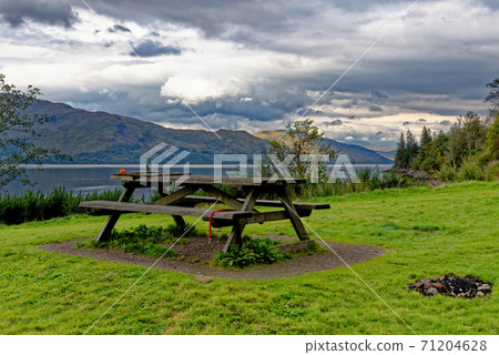 Relaxing picnic area at Loch Linnhe - west coast Scotland 71204628