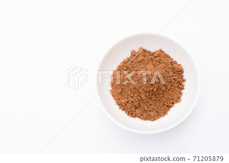 Cinnamon powder on the plate white background 71205879