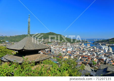 [Hiroshima Prefecture] Tenningji Temple (Tenneiji Sanjuto) and Onomichi Townscape 71207135