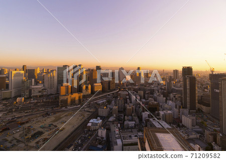 2020年10月在梅田附近的大阪夜景 2020年10月在梅田附近的大阪夜景 71209582