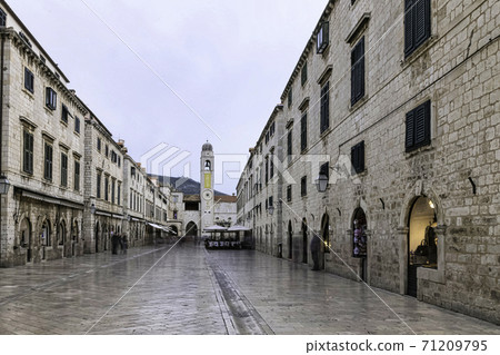 Old town on October 26, 2016 in Dubrovnik, Croatia Old town on October 26, 2016 in Dubrovnik, Croatia 71209795
