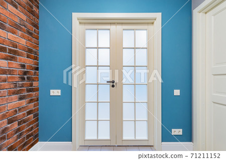 Doors inside of the luxury prestige apartments. Doors inside of the luxury prestige apartments. 71211152