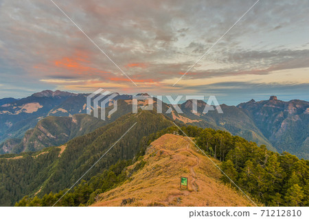 台灣百岳-雪山武陵四秀步道(桃山 品田 池有 克拉業 與 新達山屋) 台灣百岳-雪山武陵四秀步道(桃山 品田 池有 克拉業 與 新達山屋) 71212810