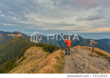 台灣百岳-雪山武陵四秀步道(桃山 品田 池有 克拉業 與 新達山屋) 71212814