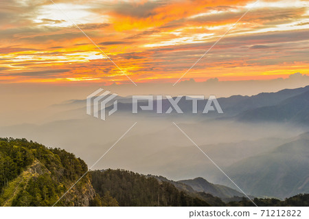 Taiwan Baiyue-Snow Mountain Wuling Sixiu Trail (Peach Mountain, Pintian, Chiyou, Karaye and Xinda Mountain House) 71212822