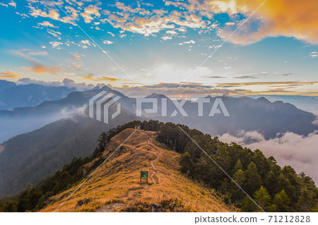 台灣百岳-雪山武陵四秀步道(桃山 品田 池有 克拉業 與 新達山屋) 71212828