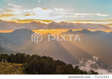 台灣百岳-雪山武陵四秀步道(桃山 品田 池有 克拉業 與 新達山屋) 71212831