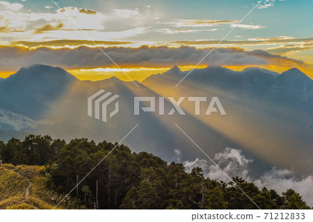 台灣百岳-雪山武陵四秀步道(桃山 品田 池有 克拉業 與 新達山屋) 台灣百岳-雪山武陵四秀步道(桃山 品田 池有 克拉業 與 新達山屋) 71212833