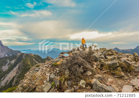 台灣百岳-雪山武陵四秀步道(桃山 品田 池有 克拉業 與 新達山屋) 71212885