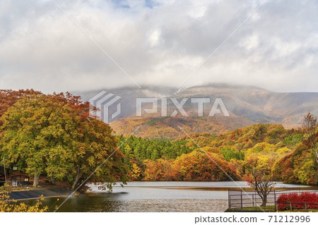 Choro Lake and Mt. Fubo in late autumn, Shichikashuku Town, Miyagi Prefecture Choro Lake and Mt. Fubo in late autumn, Shichikashuku Town, Miyagi Prefecture 71212996