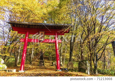 雨後的老神社的風景秋葉縣宮城縣七十勝町 雨後的老神社的風景秋葉縣宮城縣七十勝町 71213008