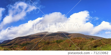 Mt. Fubo seen from Shichikashuku in late autumn, autumn leaves, Shichikashuku Town, Miyagi Prefecture Mt. Fubo seen from Shichikashuku in late autumn, autumn leaves, Shichikashuku Town, Miyagi Prefecture 71213062