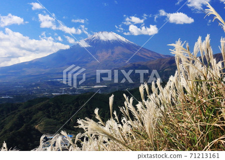 Mt. Fuji over Tanzawa Onoyama in autumn 71213161