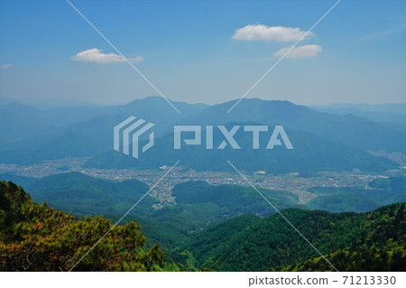 來自三重山的卡索特山和五星山 來自三重山的卡索特山和五星山 71213330