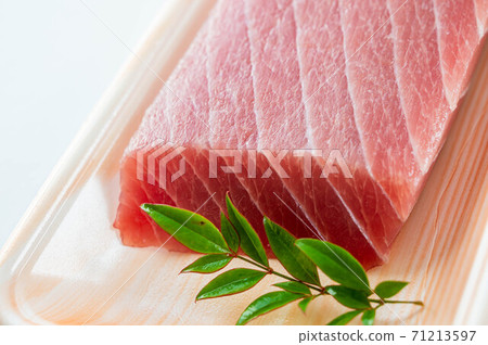 油膩圍欄金槍魚 油膩圍欄金槍魚 71213597