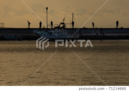Anglers at dusk Anglers at dusk 71214660