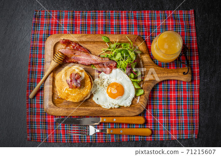 Pancakes and bacon typical pancakes Pancakes and bacon typical pancakes 71215607