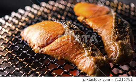 Charcoal-grilled fresh and delicious salmon from Hokkaido Charcoal-grilled fresh and delicious salmon from Hokkaido 71215791