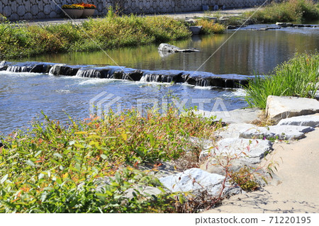 溪流秀麗 71220195