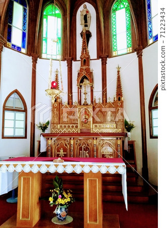 在基督教教堂內 71223434